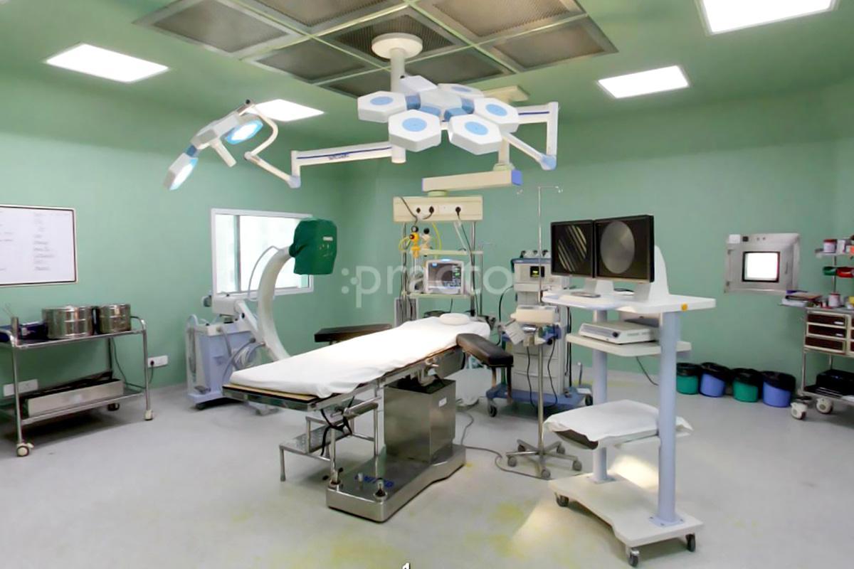 Representative advanced operating room used for complex procedures